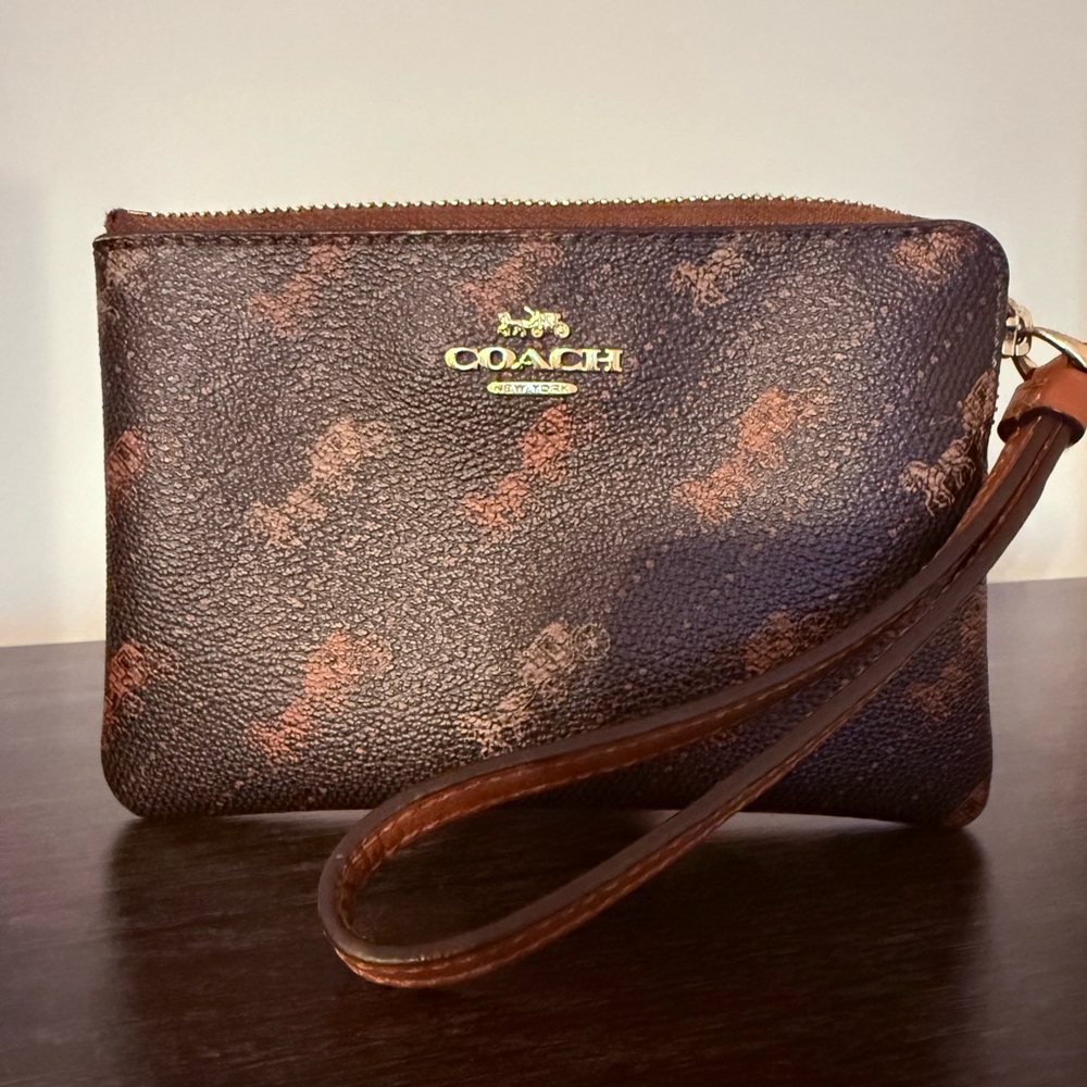 Coach Corner Zip Wristlet With Horse And Carriage Brown